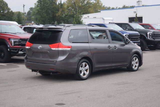 Used 2014 Toyota Sienna LE FWD image 25