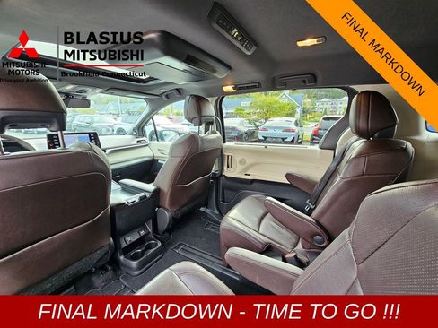 Used 2022 Toyota Sienna Platinum image 19
