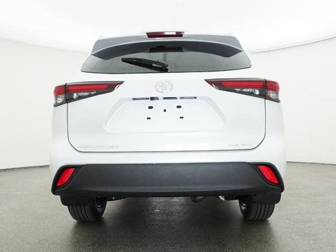 New 2026 Toyota Highlander XLE image 18