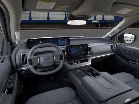 New 2026 Ford Expedition Active image 9