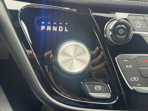 New 2027 Chrysler Pacifica Select FWD image 21