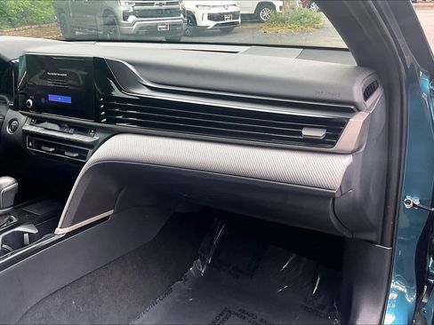 Used 2025 Toyota Camry SE w/ Convenience Package FWD image 19