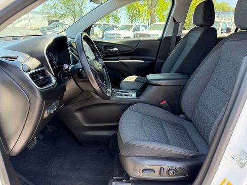 Used 2022 Chevrolet Equinox LT w/ Driver Convenience Package image 14