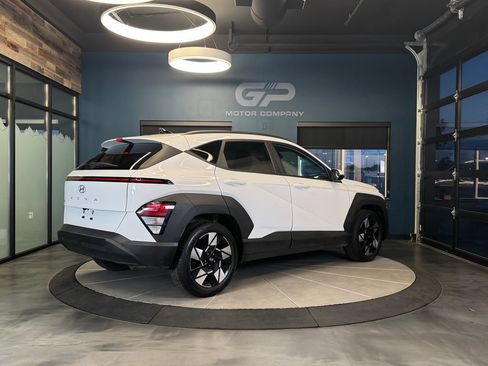 Used 2024 Hyundai Kona SEL w/ Convenience Package FWD image 3