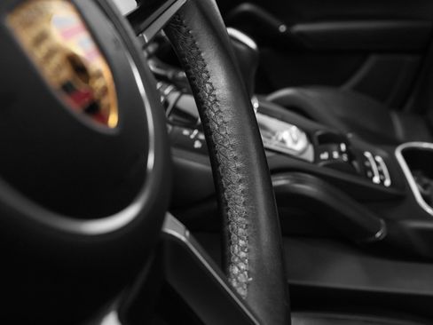 Certified 2018 Porsche Cayenne Platinum Edition image 33