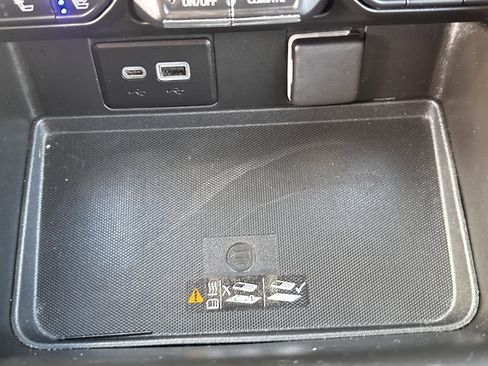 Used 2022 GMC Yukon SLT image 5