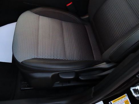 Used 2025 Chevrolet Trax LT w/ LT Convenience Package image 35