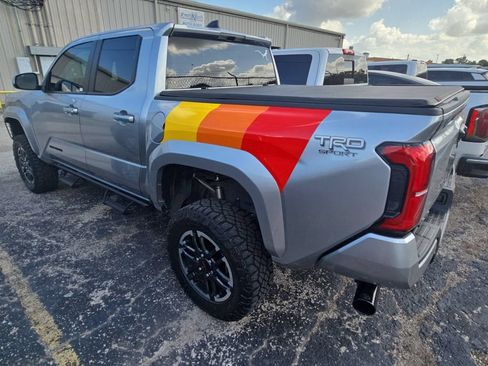 Used 2025 Toyota Tacoma TRD Sport AWD/4WD image 3