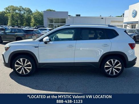 Used 2023 Volkswagen Taos SE w/ Panoramic Sunroof Package AWD/4WD image 9