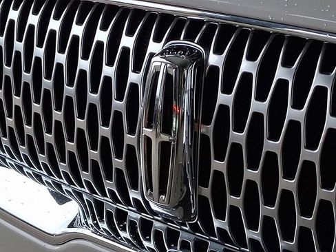 Used 2022 Lincoln Nautilus Reserve AWD/4WD image 29