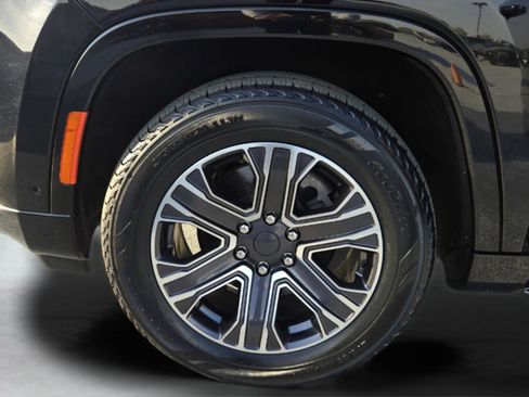 Certified 2023 Jeep Wagoneer L Series II AWD/4WD image 33