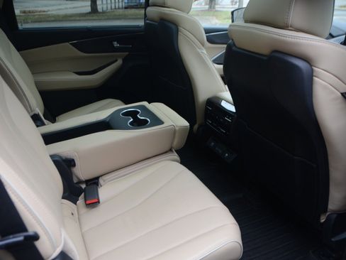 Used 2023 Acura MDX SH-AWD w/ Advance Package image 13