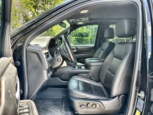 Used 2022 Chevrolet Tahoe LT w/ Luxury Package RWD image 2