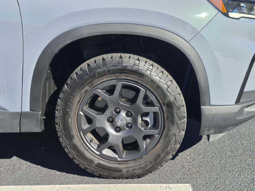 Used 2025 Honda Pilot TrailSport image 17