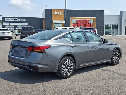 Used 2023 Nissan Altima 2.5 SV FWD image 5