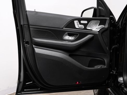 Used 2024 Mercedes-Benz GLS 450 4MATIC image 49