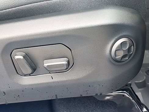 New 2026 Jeep Wrangler Unlimited Sahara AWD/4WD image 25