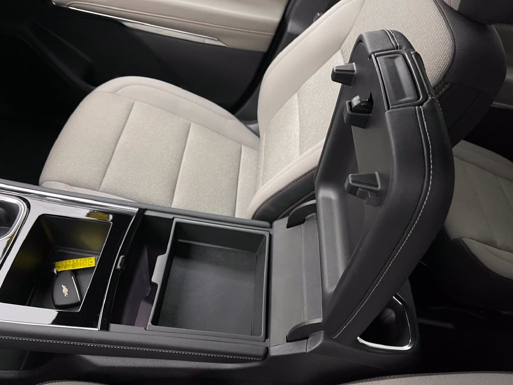 Used 2026 Chevrolet Traverse LT w/ Driver Confidence Package FWD image 33