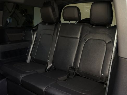 Used 2023 Land Rover Defender 130 X-Dynamic SE image 30