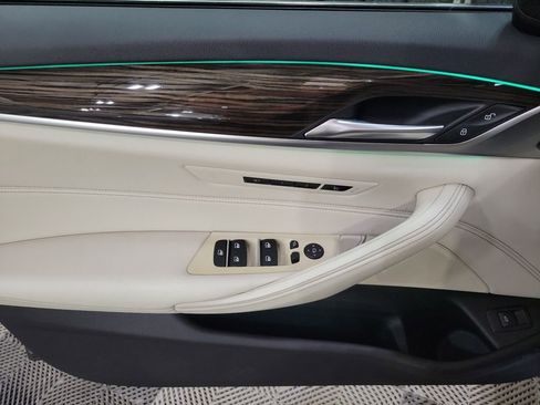 Used 2018 BMW 530i xDrive AWD/4WD image 14