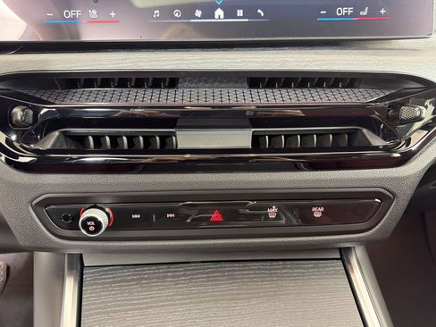 New 2026 BMW 330i Sedan w/ Premium Package image 18