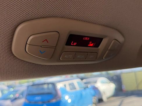 Used 2015 Kia Sedona SX FWD image 22