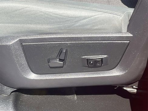 Used 2017 RAM 2500 SLT w/ Luxury Group image 11