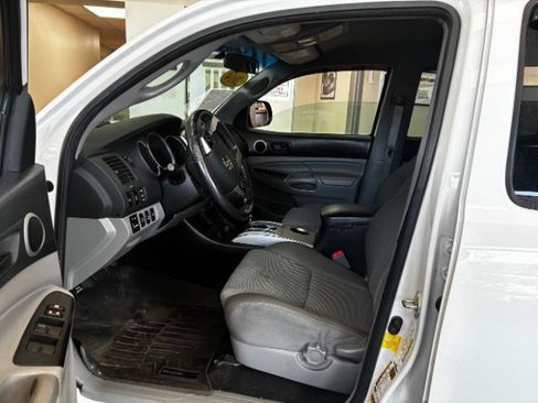 Used 2014 Toyota Tacoma 4x4 Double Cab w/ TRD Off-Road Package image 17