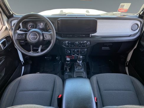 Used 2024 Jeep Gladiator Sport AWD/4WD image 10