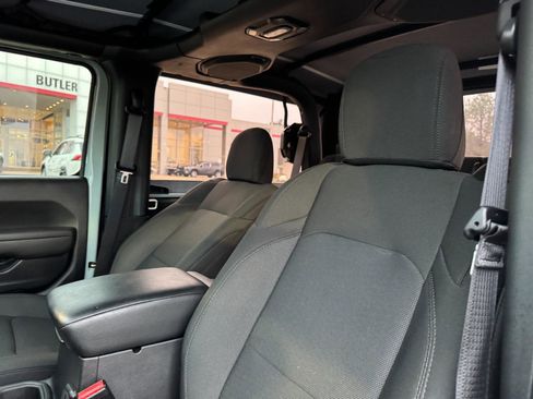 Used 2023 Jeep Wrangler Sport S image 19