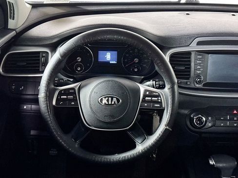 Used 2019 Kia Sorento FWD image 13