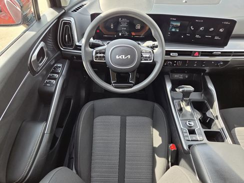 Used 2024 Kia Sorento LX FWD image 13