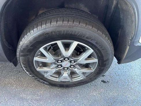 Used 2023 GMC Acadia SLT image 11