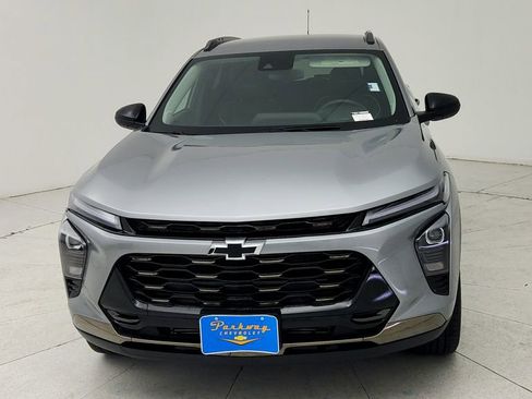 Used 2025 Chevrolet Trax ACTIV w/ Driver Confidence Package FWD image 2