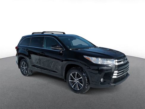 Used 2019 Toyota Highlander XLE image 2