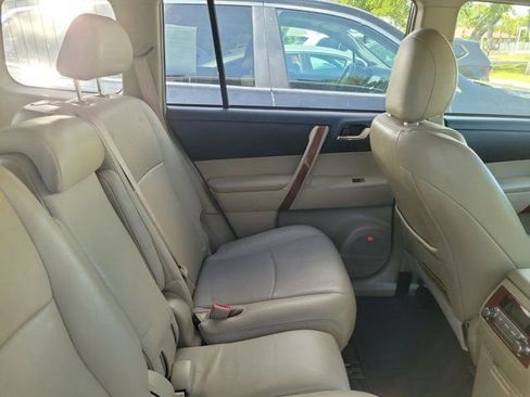 Used 2013 Toyota Highlander Limited FWD image 3