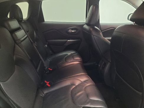 Used 2019 Jeep Cherokee Limited AWD/4WD image 19
