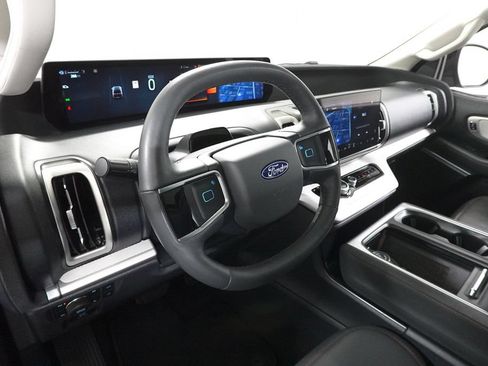 Certified 2025 Ford Expedition Active AWD/4WD image 34