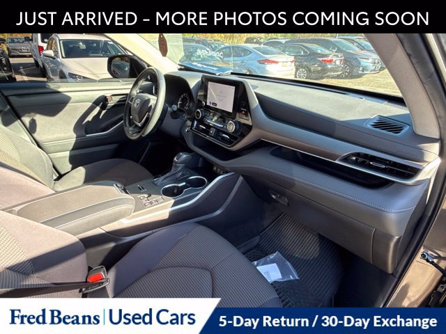 Used 2023 Toyota Highlander LE FWD image 11