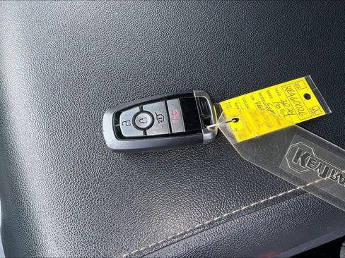 Used 2024 Ford Expedition XLT RWD image 14