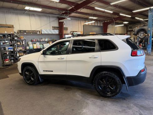 Used 2019 Jeep Cherokee Latitude Plus AWD/4WD image 8