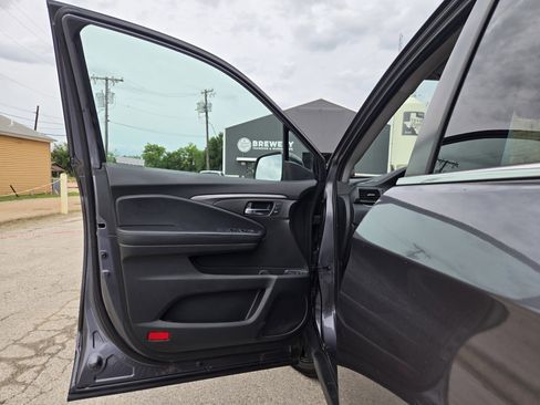 Used 2021 Honda Pilot Special Edition image 4