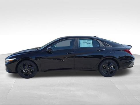 New 2026 Hyundai Elantra SEL Sport FWD image 2