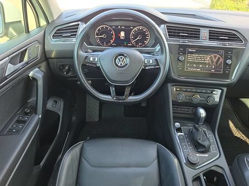 Used 2018 Volkswagen Tiguan SEL Premium AWD/4WD image 10