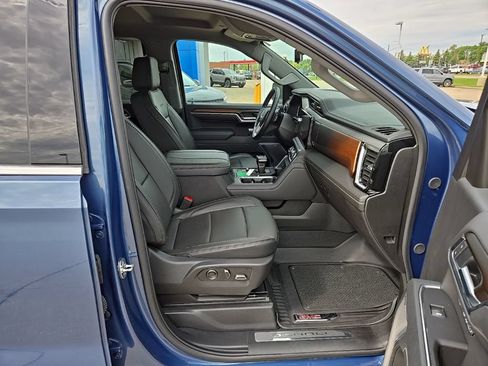 Used 2025 GMC Sierra 1500 Denali w/ Technology Package AWD/4WD image 11