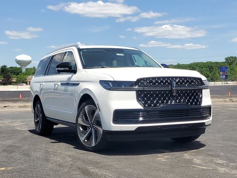New 2026 Lincoln Navigator Black Label AWD/4WD image 1