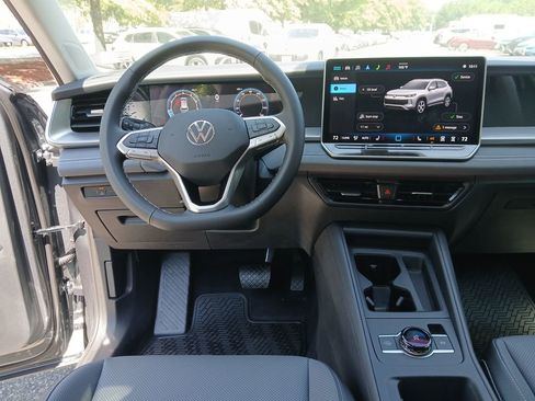 New 2025 Volkswagen Tiguan SE image 13