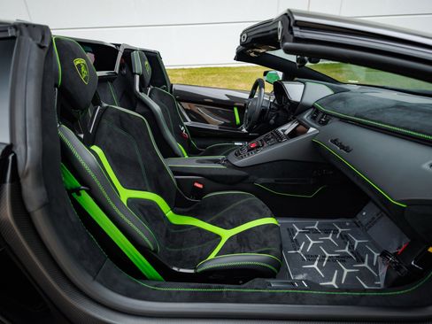 Used 2021 Lamborghini Aventador SVJ image 69