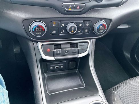 Used 2023 GMC Terrain SLE w/ Driver Convenience Package image 27