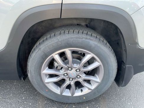 Used 2023 GMC Terrain SLT image 8